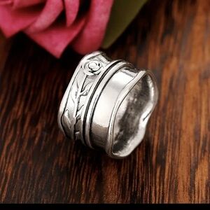 Silver‎ Engraved Ring